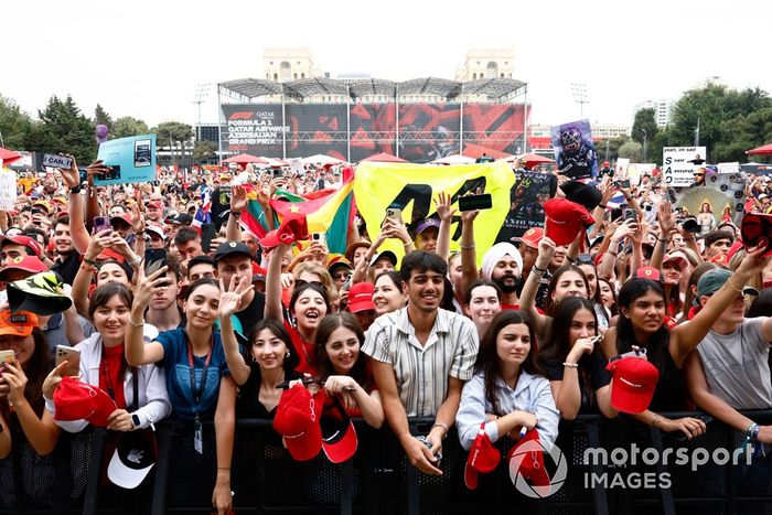 Fani okazują swoje wsparcie na forum fanów