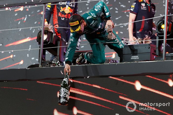 Podio: tercer lugar Fernando Alonso, Aston Martin F1 Team antes de ser sancionado 