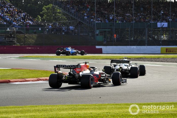 Lance Stroll, Aston Martin AMR21, Sergio Pérez, Red Bull Racing RB16B