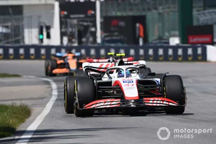 Mick Schumacher, Haas VF-22, Zhou Guanyu, Alfa Romeo C42