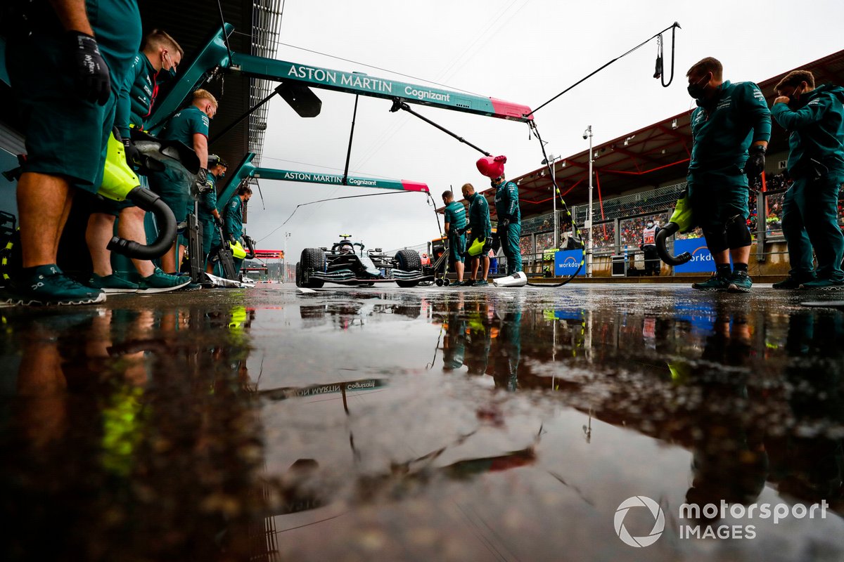 Sebastian Vettel, Aston Martin AMR21, comes in for a stop during Qualifying