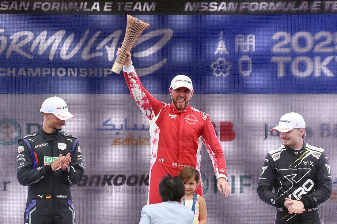 Podium: Zwycięzca wyścigu Oliver Rowland, Nissan Formula E Team, drugie miejsce Pascal Wehrlein, TAG Heuer Porsche Formula E Team, trzecie miejsce Dan Ticktum, Kiro Race Co