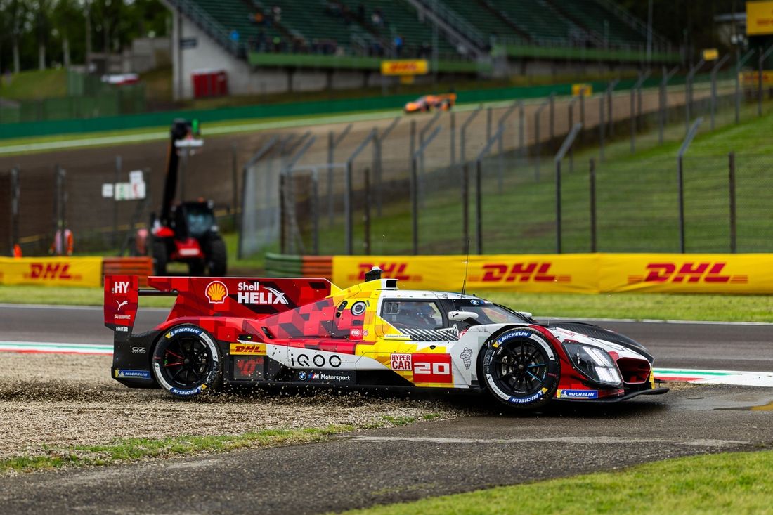 #20 BMW M Team WRT BMW M Hybrid V8: Rene Rast, Robin Frijns, Sheldon Van Der Linde