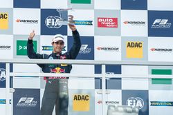 Podium: Sérgio Sette Câmara, Motopark Dallara F312 - Volkswagen