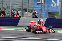 Ausfall von Sebastian Vettel, Ferrari SF16-H nach einem Reifendefekt