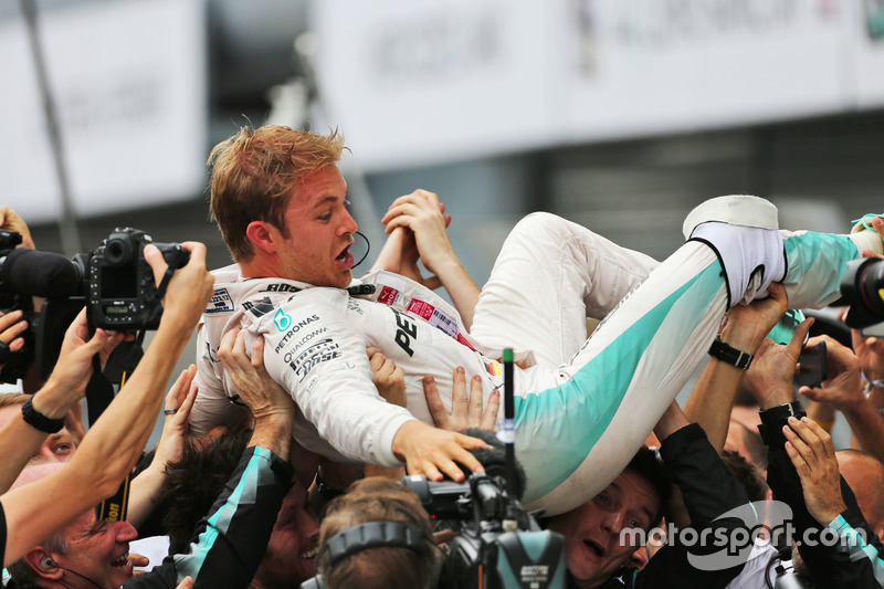 Il vincitore Nico Rosberg, Mercedes AMG F1