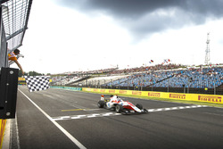 Картатий прапор для Александра Альбона, ART Grand Prix
