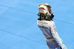 Lewis Hamilton, Mercedes AMG F1 dans le Parc Fermé