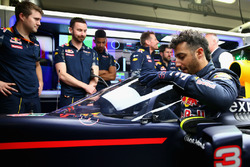 Daniel Ricciardo, Red Bull Racing RB12 con il parabrezza