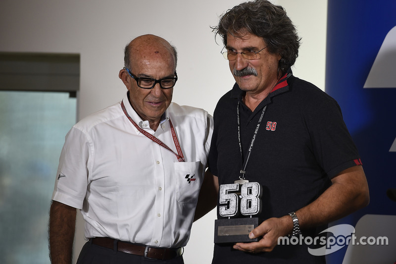 Rückzug der #58: Paolo Simoncelli mit Dorna-Chef Carmelo Ezpeleta