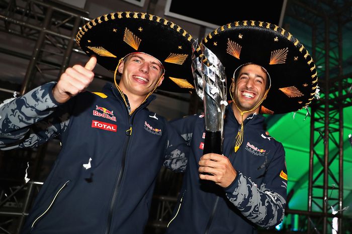Definitivamente Verstappen era 4º y Ricciardo 3º. El holandés fue clave para la resolución final de la carrera. Un gran premio que tuvo hasta tres terceros clasificados.