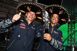 Подіум: третє місце - Даніель Ріккардо, Макс Ферстаппен, Red Bull Racing