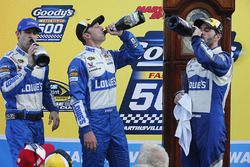 Ganador, Jimmie Johnson, Hendrick Motorsports Chevrolet y jefe de equipo, Chad Knaus