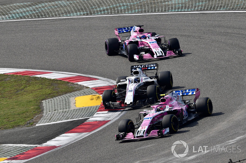 Esteban Ocon, Force India VJM11, Lance Stroll, Williams FW41 y Sergio Pérez, Force India VJM11