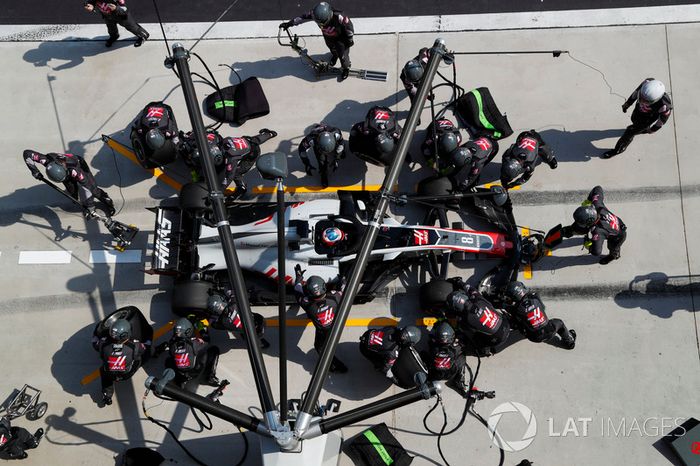 Romain Grosjean, Haas F1 Team VF-18 en pitstop