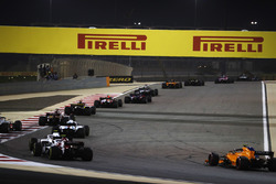 Marcus Ericsson, Sauber C37 Ferrari, Lance Stroll, Williams FW41 Mercedes, Romain Grosjean, Haas F1