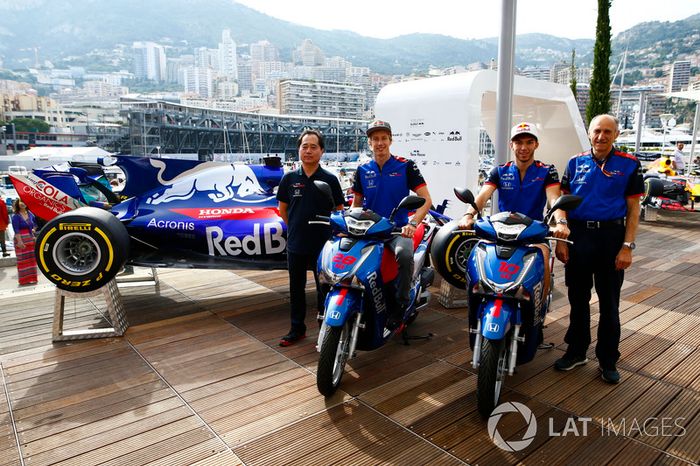 Toyoharu Tanabe, F1 Technical Director, Honda, Brendon Hartley, Toro Rosso, Pierre Gasly, Toro Rosso, Guenther Steiner, Team Principal, Haas F1 Team