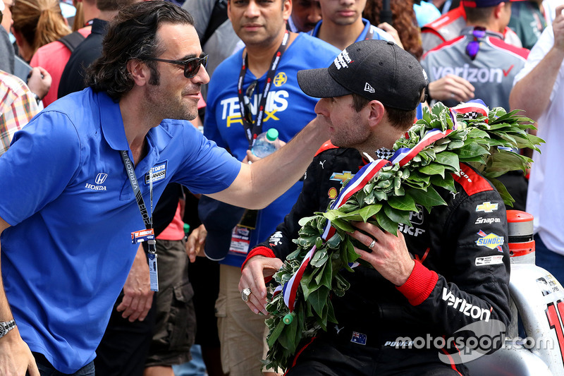 Le vainqueur Will Power, Team Penske Chevrolet avec Dario Franchitti