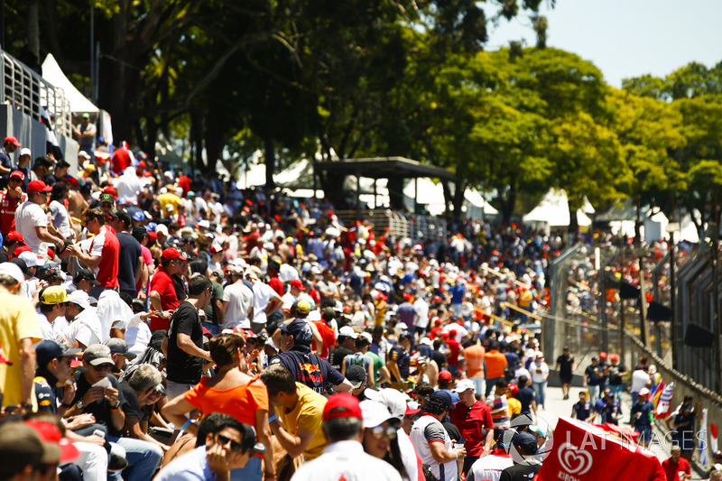 Les fans remplissent les tribunes