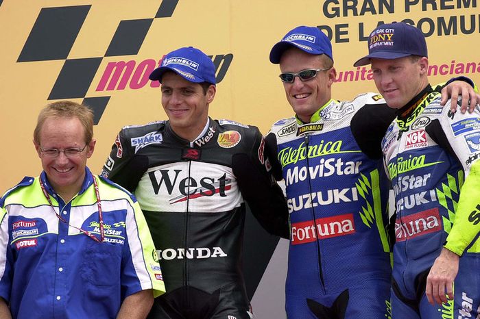 Podio: 1º Sete Gibernau, 2º Alex Barros, 3º Kenny Roberts Jr.
