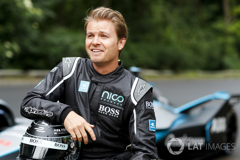 Kampiun Formula 1, Nico Rosberg bersiap turun ke jalan bersama mobil baru Formula E