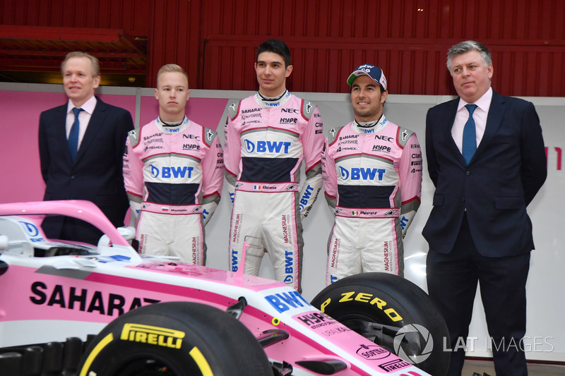 Andrew Green, direktur teknis, Nikita Mazepin, Esteban Ocon, Sergio Perez, Otmar Szafnauer, COO Sahara Force India Formula One Team
