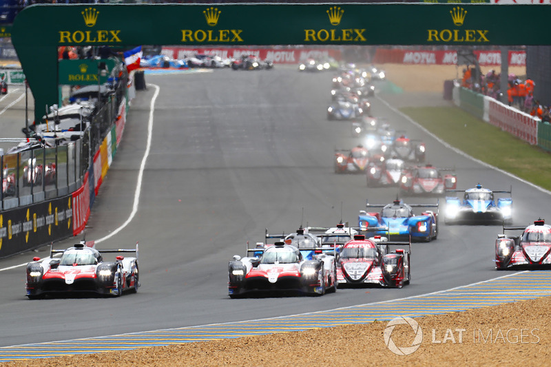 Salida: #8 Toyota Gazoo Racing Toyota TS050: Sébastien Buemi, Kazuki Nakajima, Fernando Alonso lidera la carrera