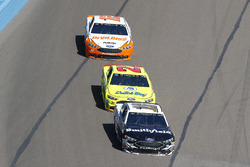 Aric Almirola, Stewart-Haas Racing, Ford Fusion Smithfield, Paul Menard, Wood Brothers Racing, Ford Fusion Menards / Dutch Boy and Ryan Blaney, Team Penske, Ford Fusion Devilbiss