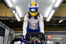 Detalle del volante del coche de Marcus Ericsson, Sauber C36