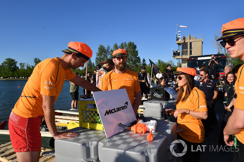 Гонки на плотах: McLaren