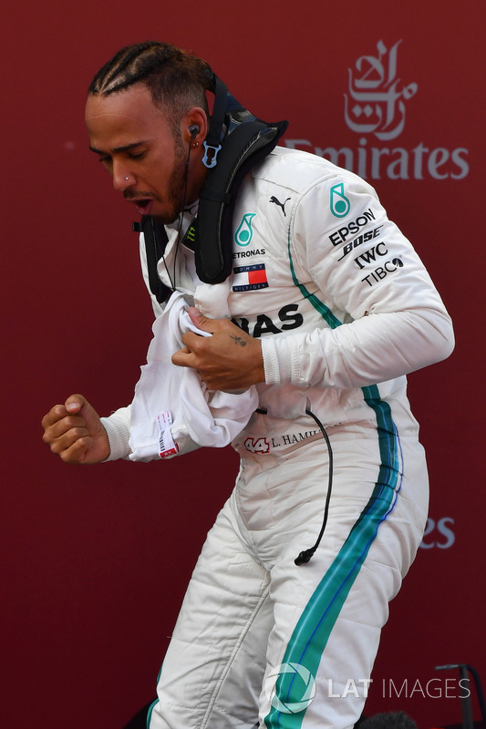Hamilton tarolt a Mercedesszel Barcelonában - F1 2018