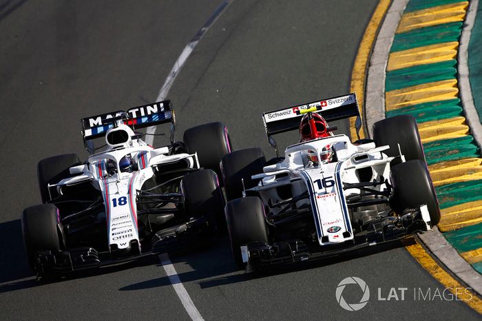 Charles Leclerc, Sauber C37 Ferrari, lucha con Lance Stroll, Williams FW41 Mercedes