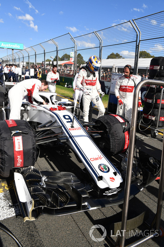 Marcus Ericsson, Sauber C37 on the grid