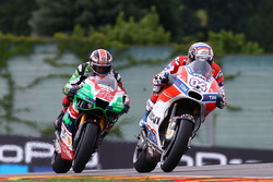 Андреа Довициозо, Ducati Team, и Сэм Лоус, Aprilia Racing Team Gresini