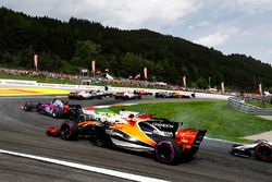 Felipe Massa, Williams FW40, Stoffel Vandoorne, McLaren MCL32