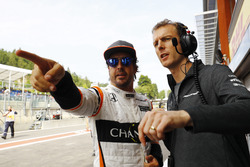 Fernando Alonso, McLaren, Mark Temple, Race Engineer, McLaren