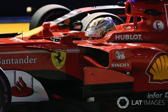 Ganador de la pole Sebastian Vettel, Ferrari SF70H celebra en parc ferme