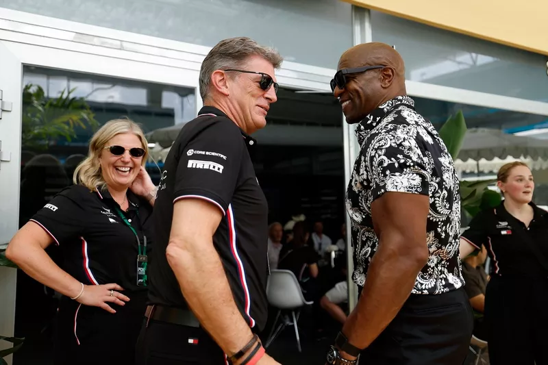 Graeme Lowdon, directeur de l'écurie Cadillac F1 Team, Terry Crews