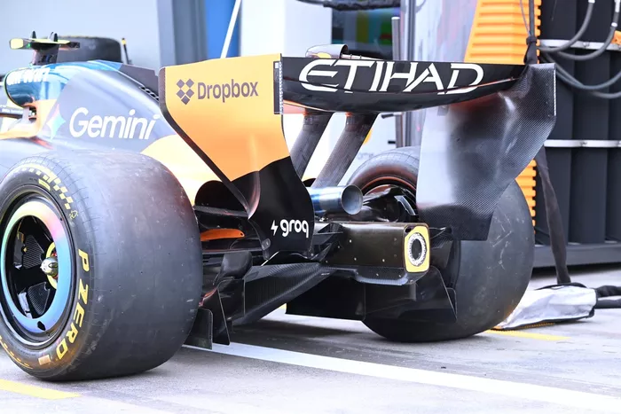 تفاصيل McLaren MCL40