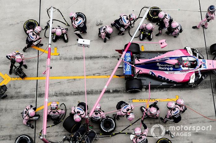 Sergio Perez, Racing Point RP19, hace un pitstop