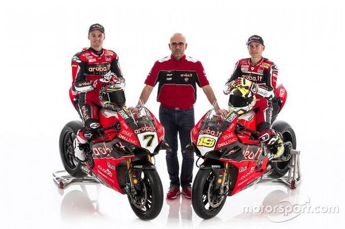 Chaz Davies, Aruba.it Racing-Ducati SBK Team, Alvaro Bautista, Aruba.it Racing-Ducati SBK Team con miembros del equipo.