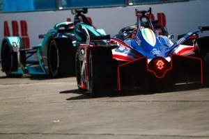 Jérôme d'Ambrosio, Mahindra Racing, M5 Electro follows Nelson Piquet Jr., Jaguar Racing, Jaguar I-Type 3 