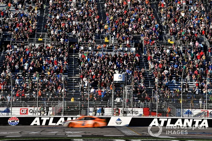 Na NASCAR, as etapas de Atlanta e Miami foram adiadas