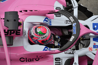 Sergio Perez, Racing Point Force India VJM11 entre dans son box