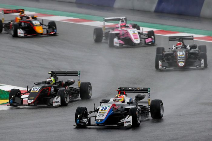 Alex Palou, Hitech Bullfrog GP Dallara F317 - Mercedes-Benz, Jonathan Aberdein, Motopark Dallara F317 - Volkswagen