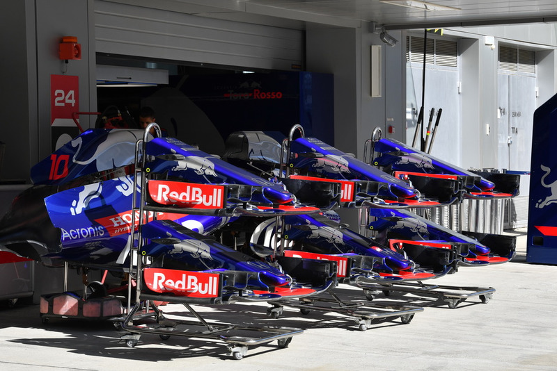 Sayap depan Scuderia Toro Rosso STR13