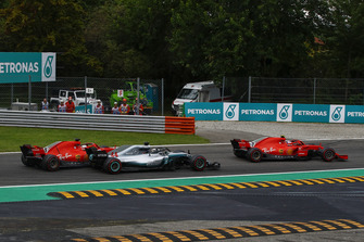 Sebastian Vettel, Ferrari SF71H, Lewis Hamilton, Mercedes AMG F1 W09 ve Kimi Raikkonen, Ferrari SF71H