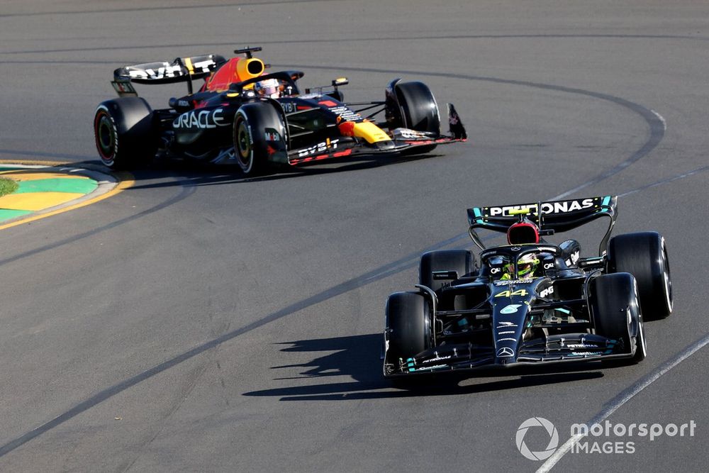 Lewis Hamilton, Mercedes F1 W14, Max Verstappen, Red Bull Racing RB19