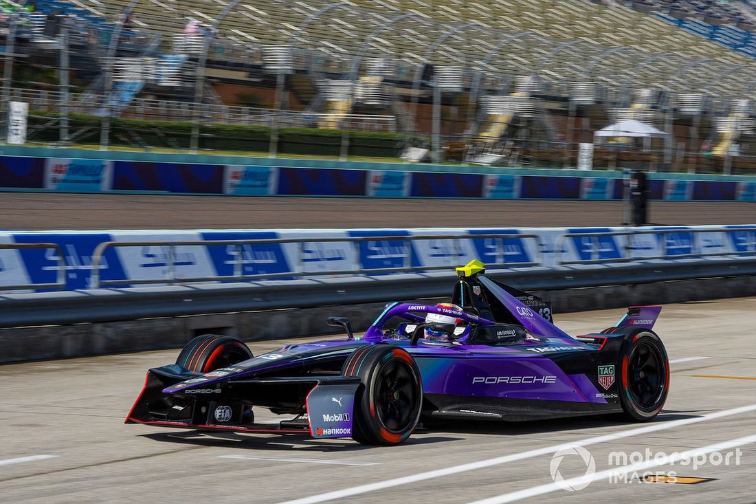 Antonio Felix da Costa TAG Heuer Porsche Formula E Team Porsche 99X Electric Gen3 en el Pitlane