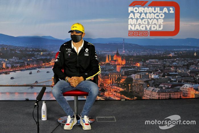 Esteban Ocon, Renault F1 en la conferencia de prensa